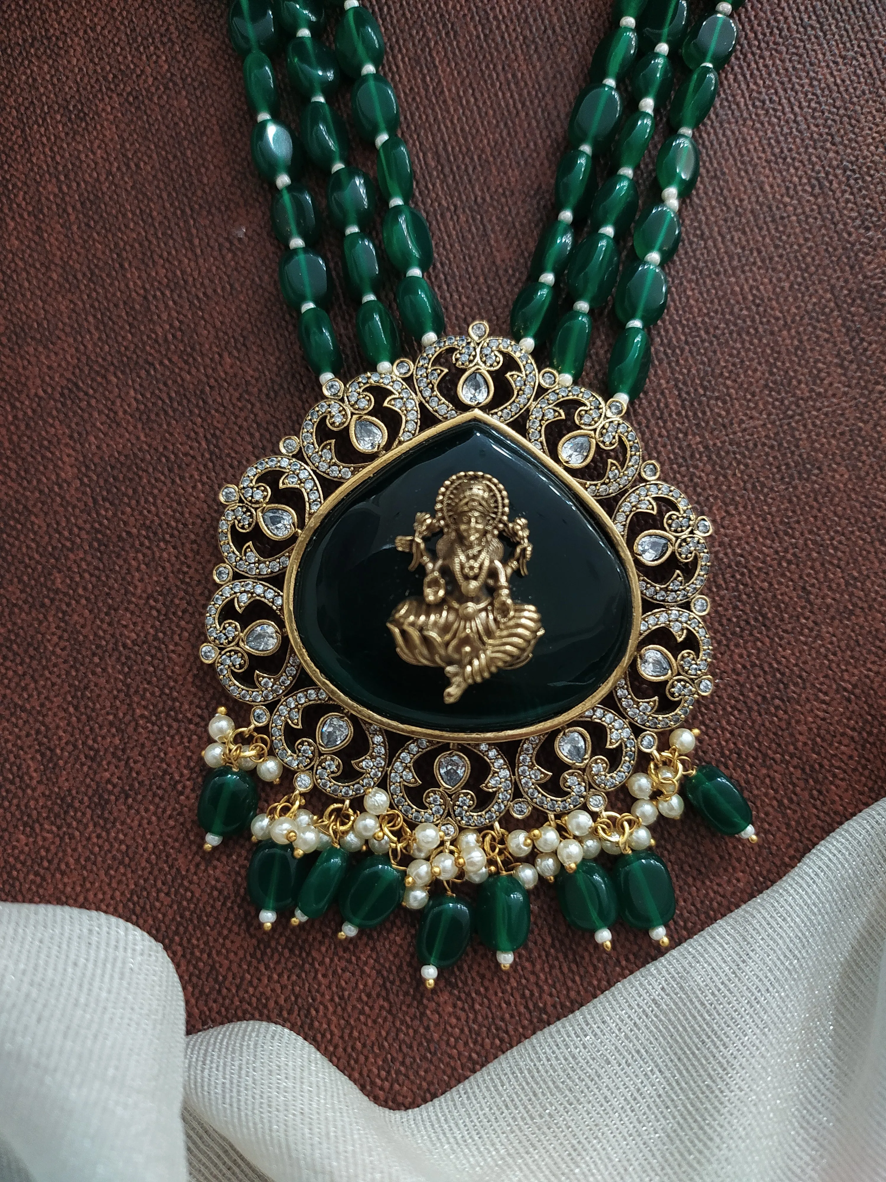 Adorable Center Divine Pendant Victorian Mala Set