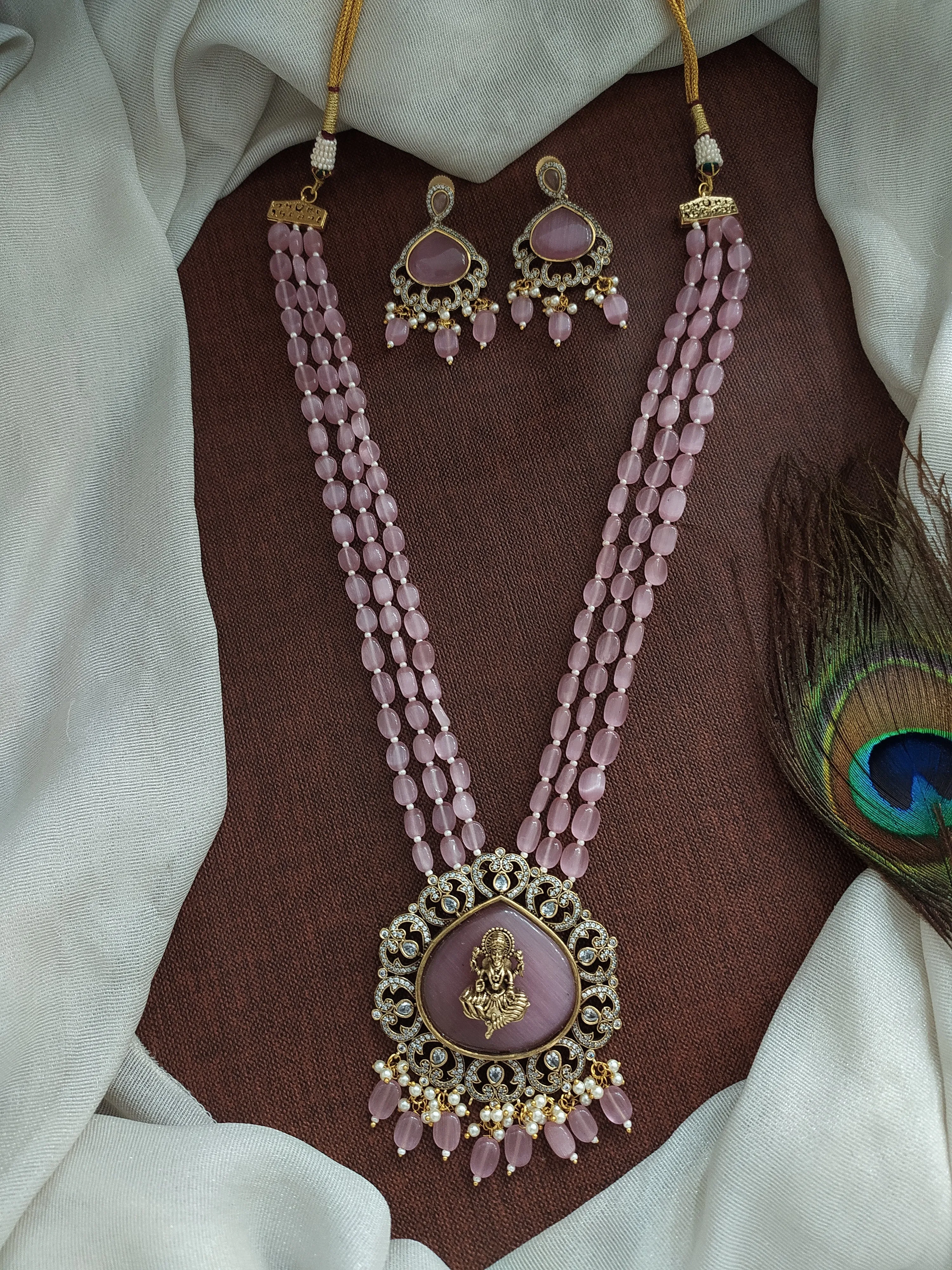Adorable Center Divine Pendant Victorian Mala Set