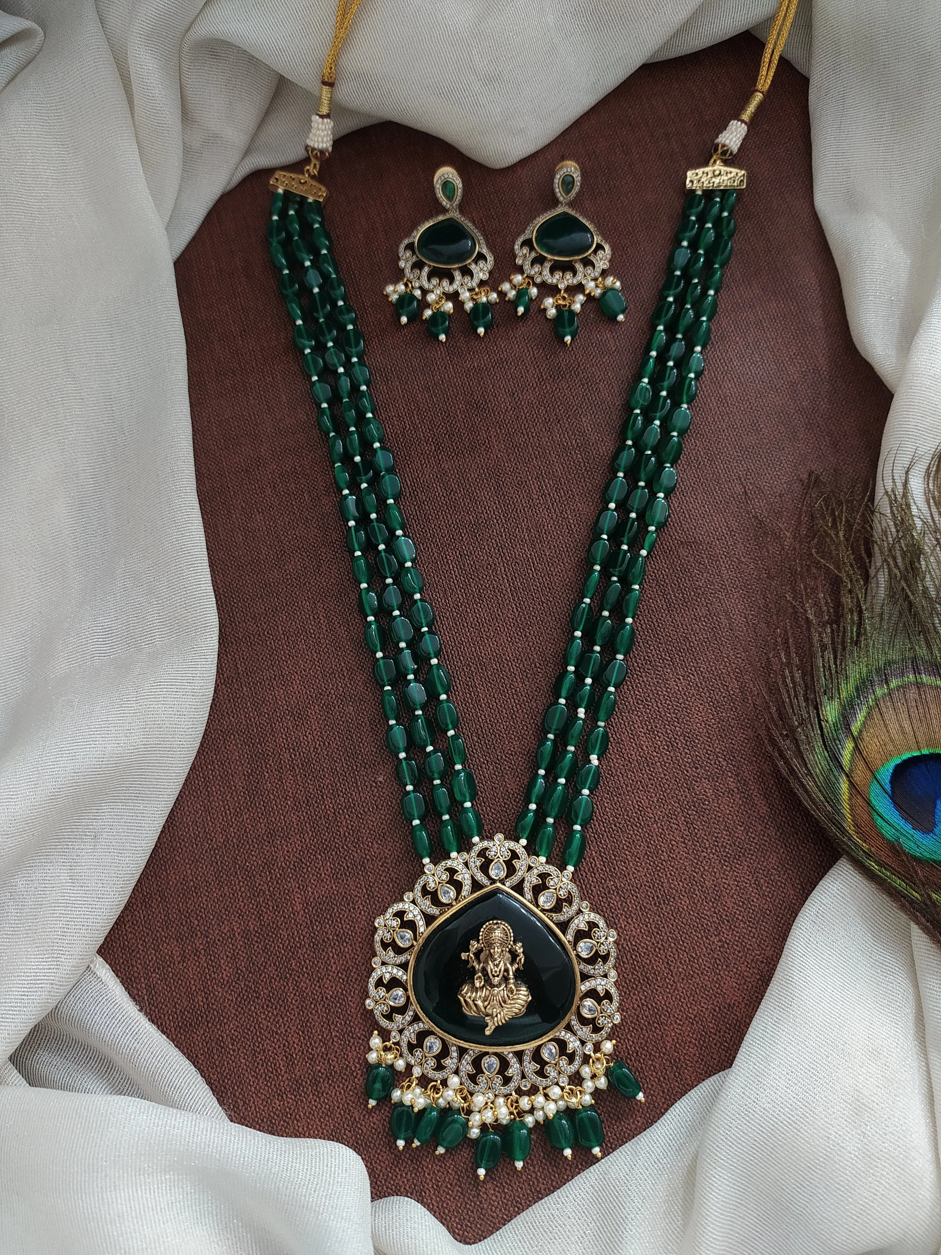 Adorable Center Divine Pendant Victorian Mala Set