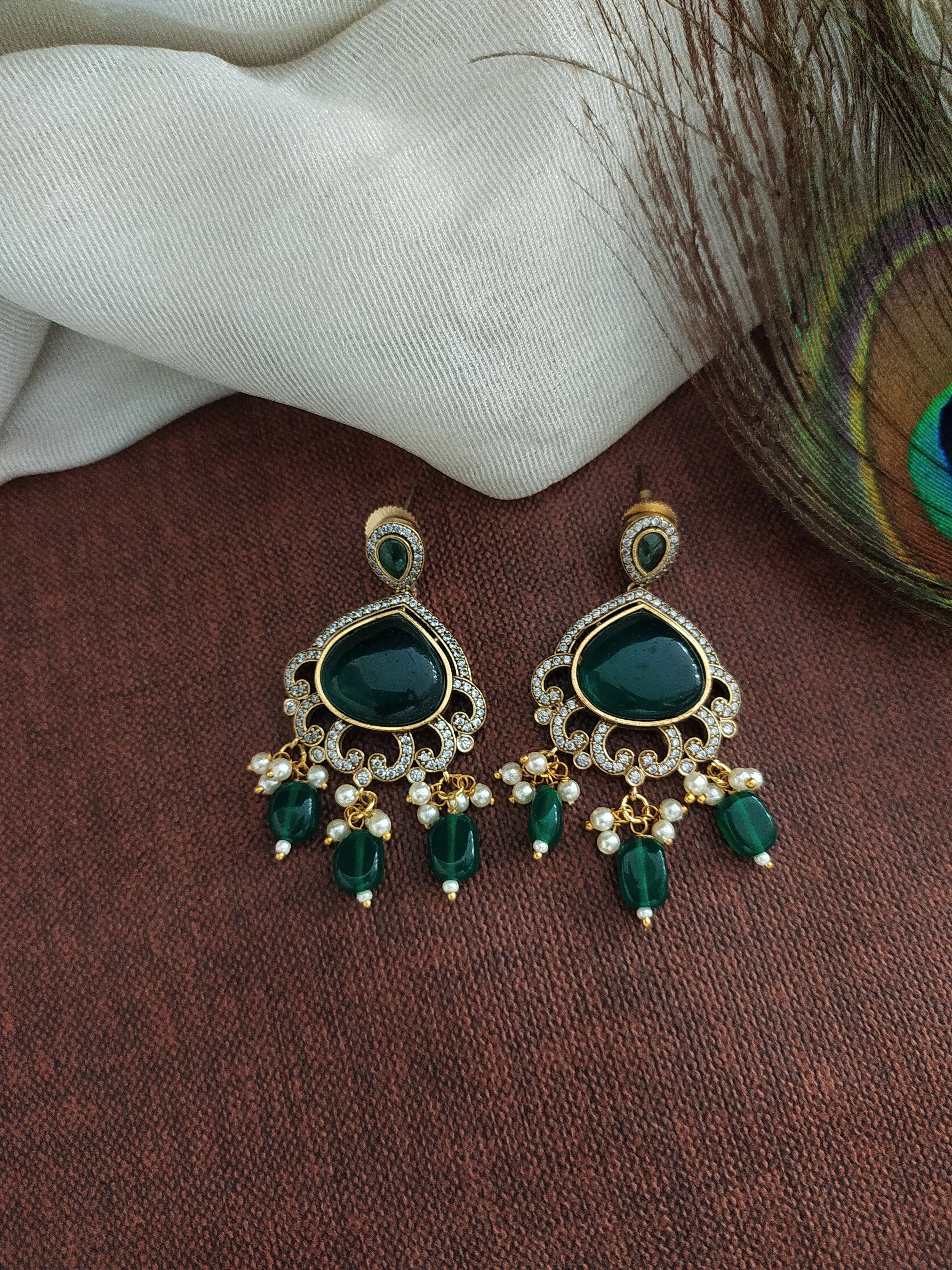 Adorable Center Divine Pendant Victorian Mala Set