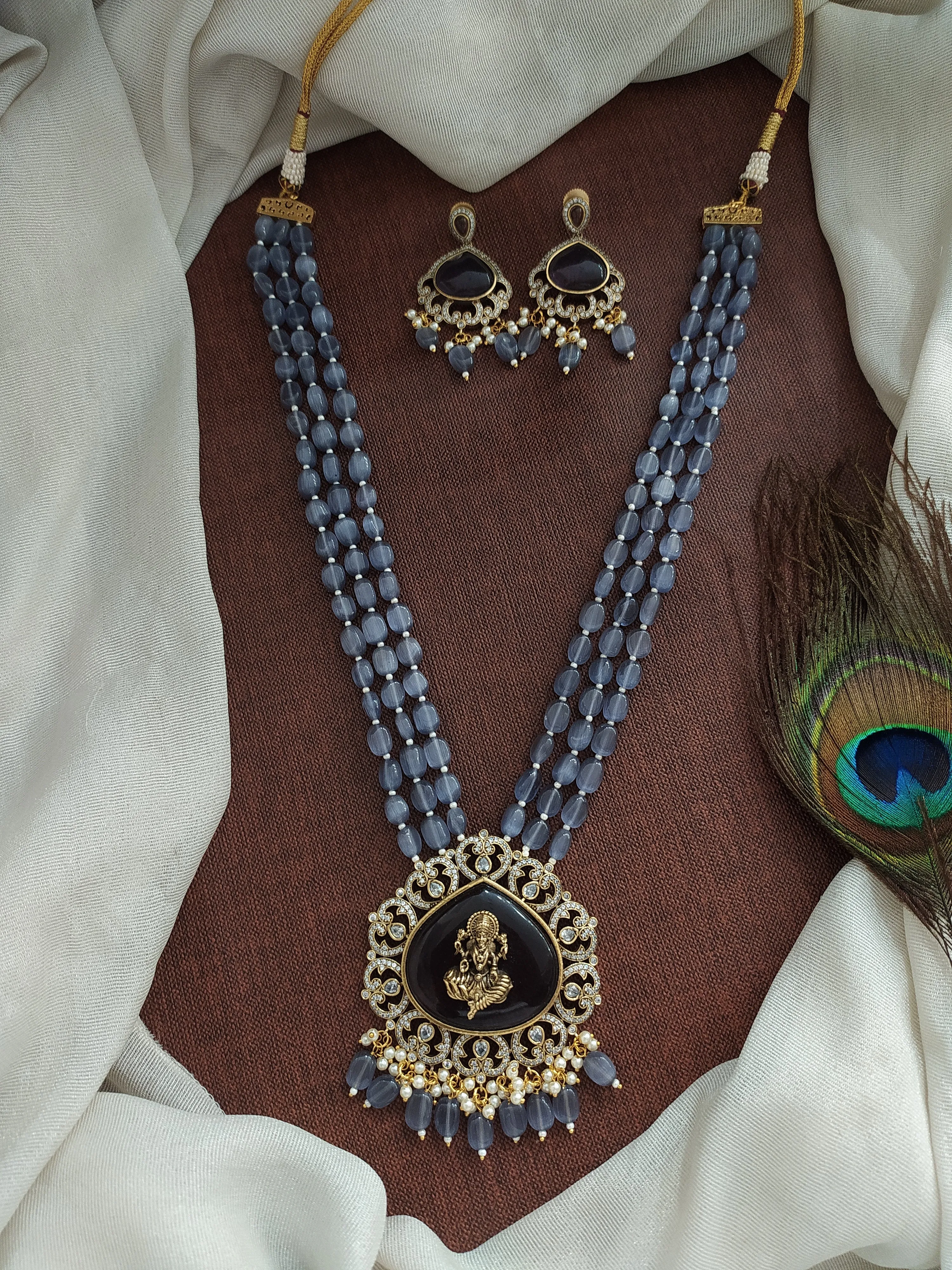 Adorable Center Divine Pendant Victorian Mala Set