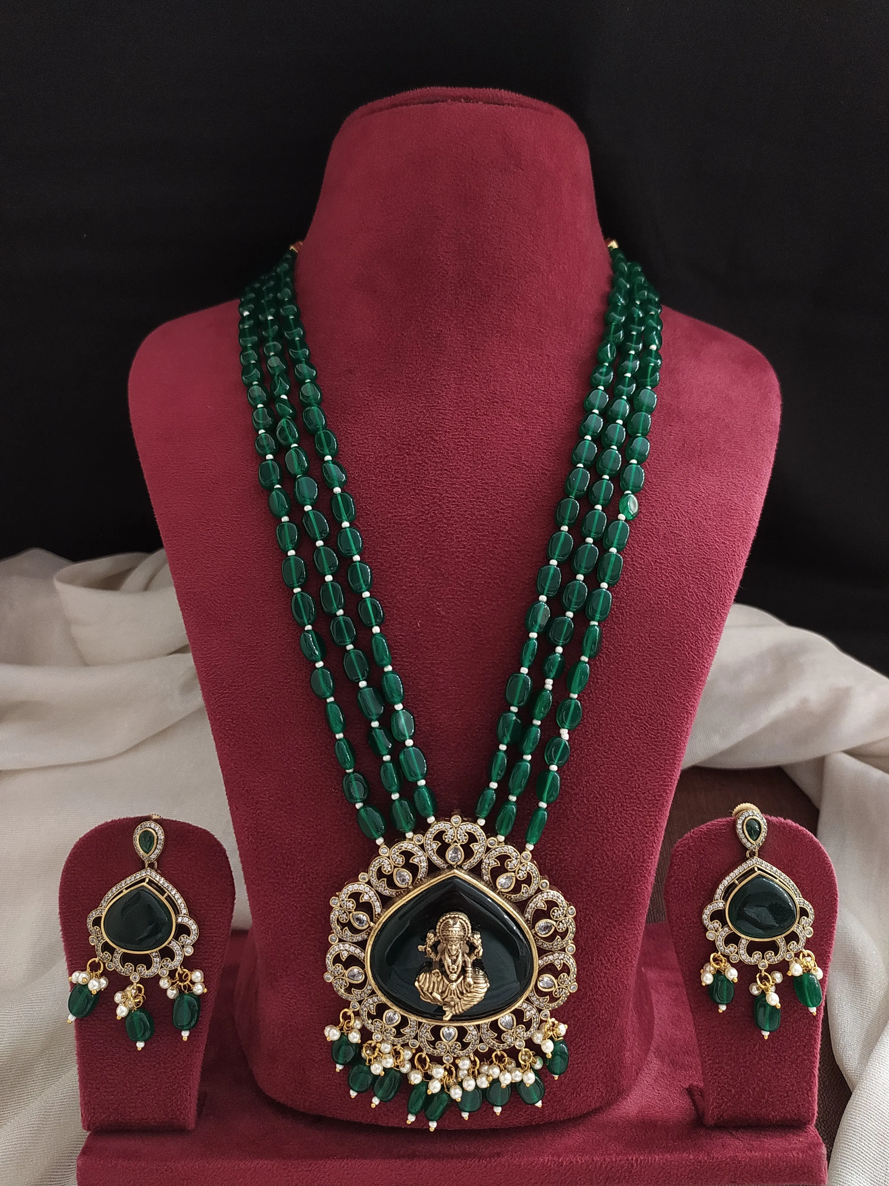 Adorable Center Divine Pendant Victorian Mala Set
