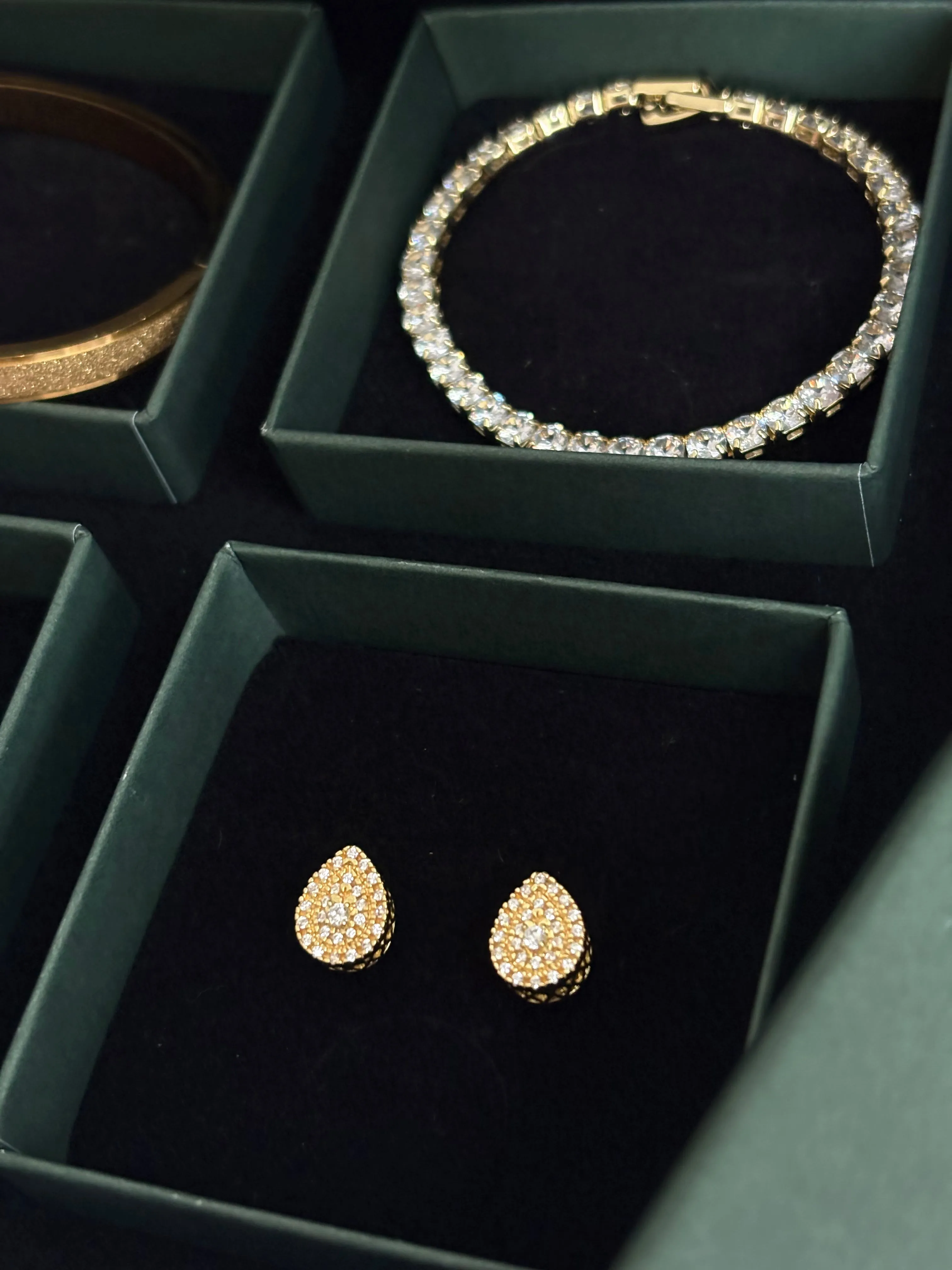 Advent Gifting Box 24 - Gold Earring Bracelet