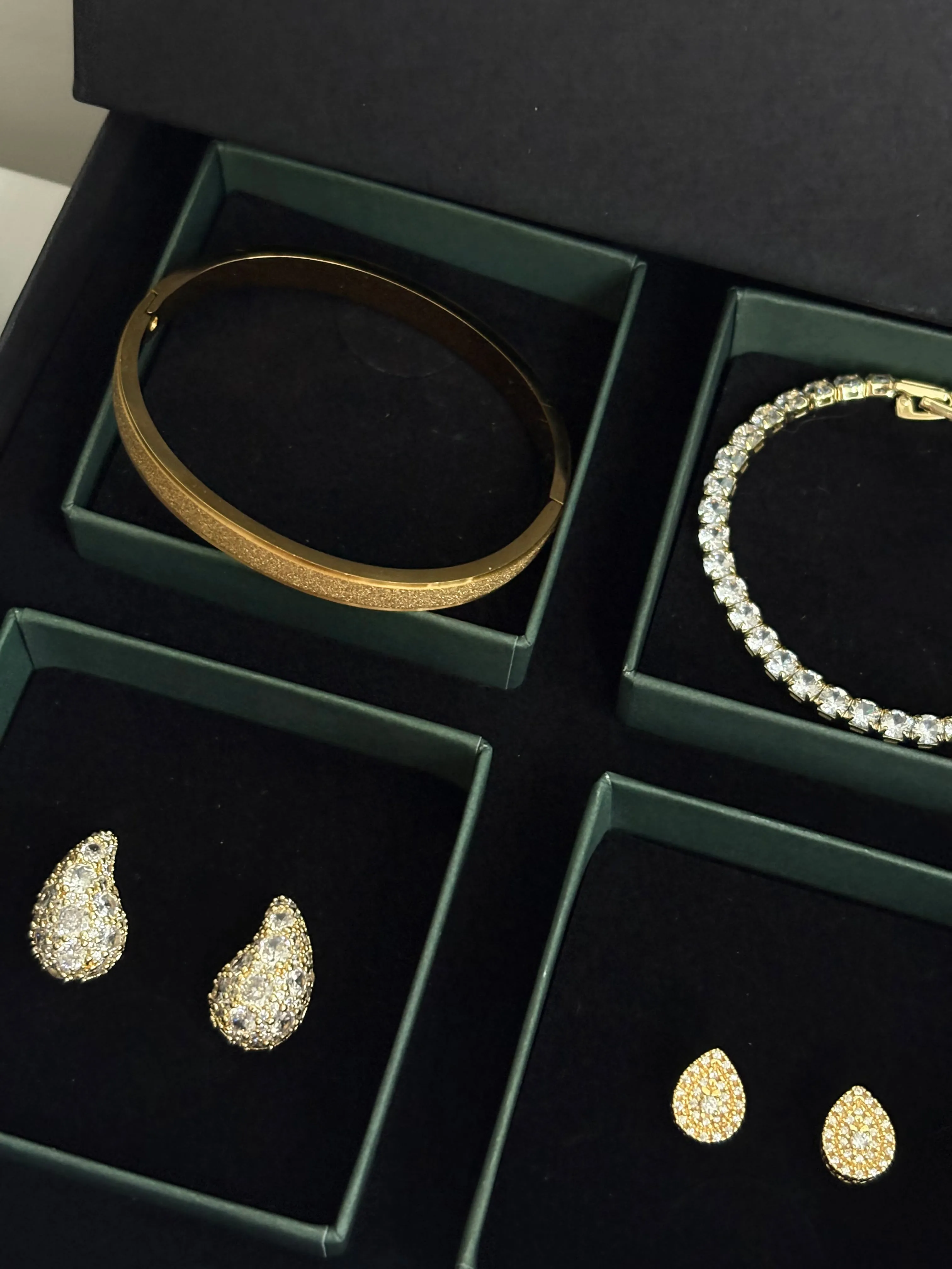 Advent Gifting Box 24 - Gold Earring Bracelet
