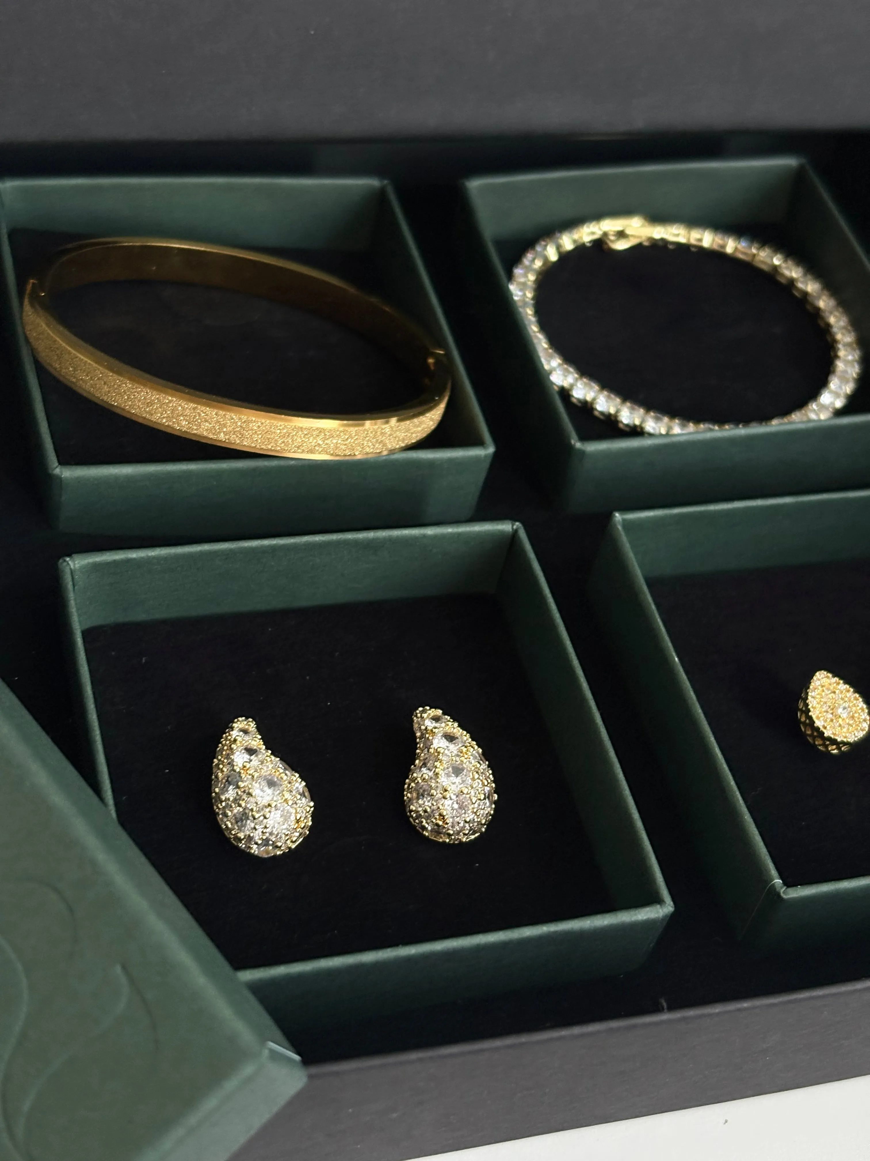 Advent Gifting Box 24 - Gold Earring Bracelet