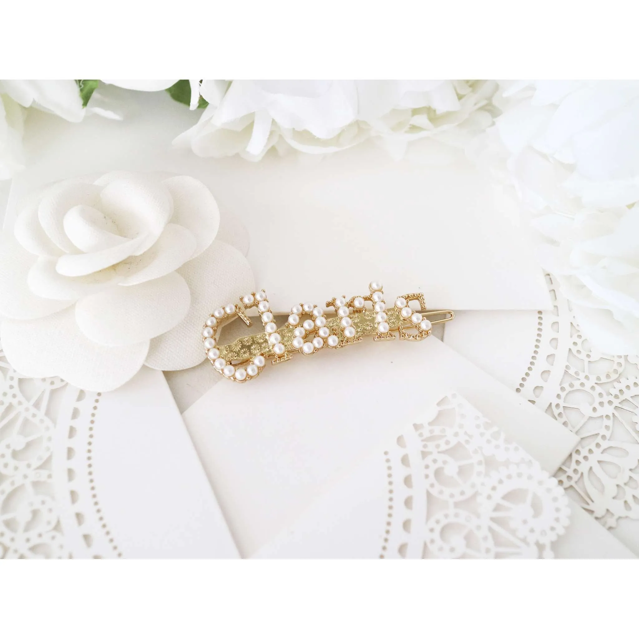 Claris Logo Pearl Hair Clip