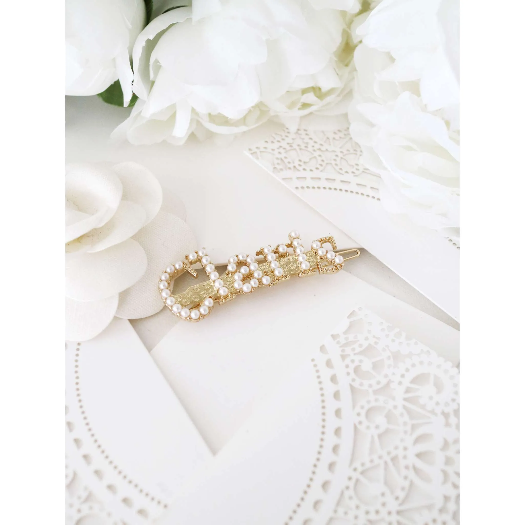 Claris Logo Pearl Hair Clip