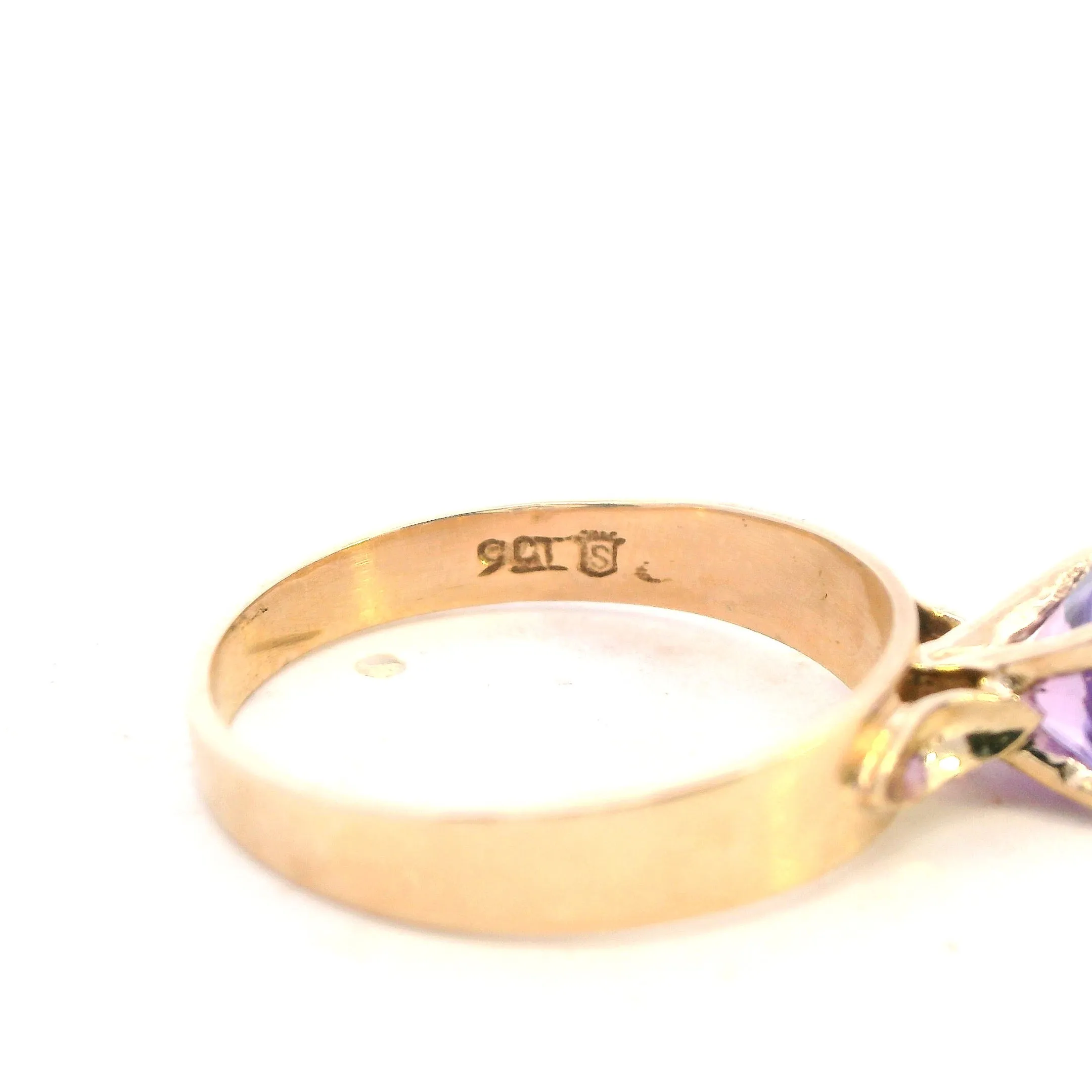 Elegant Yellow Gold Synthetic Pink Sapphire Ring - Modern and Chic