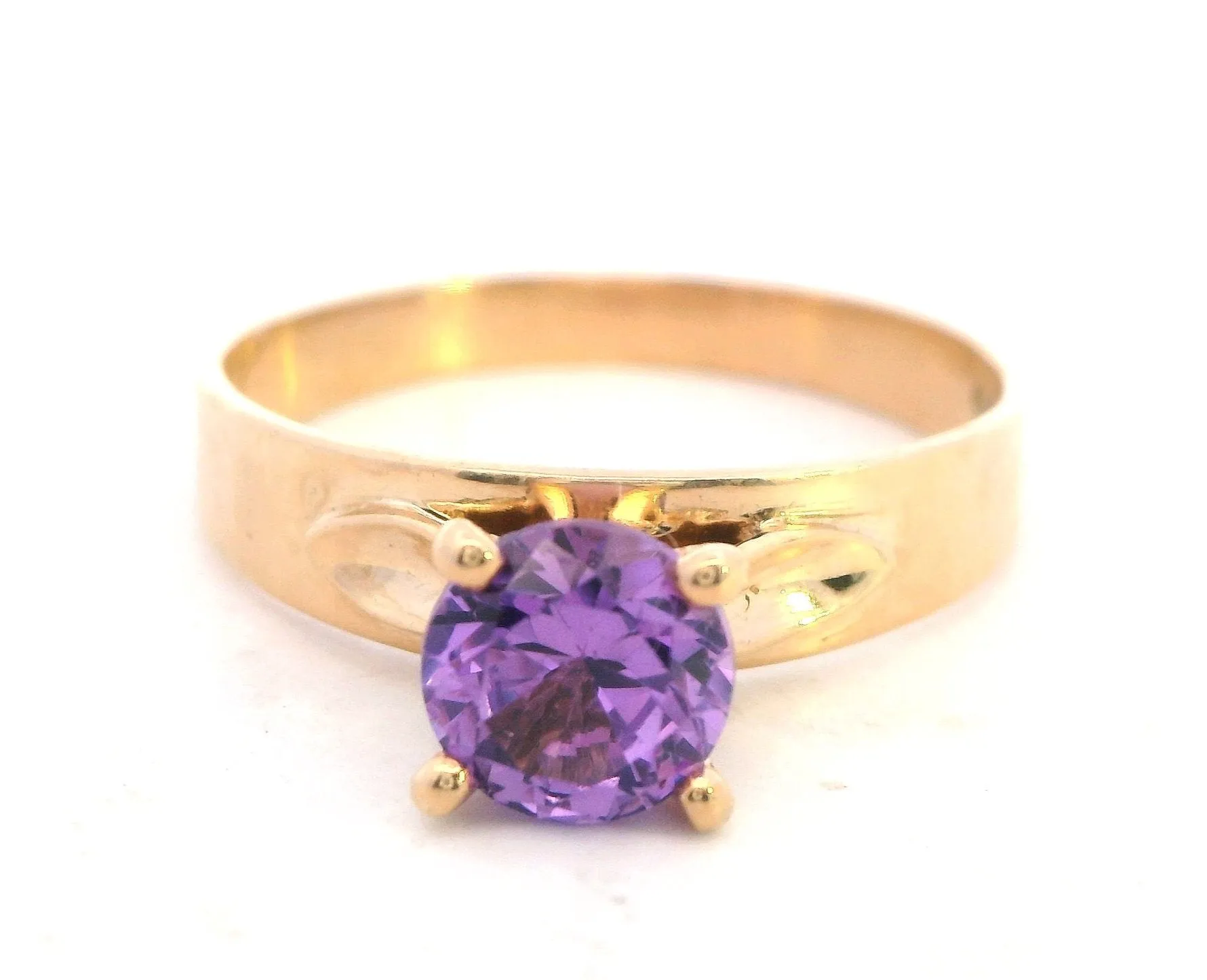 Elegant Yellow Gold Synthetic Pink Sapphire Ring - Modern and Chic