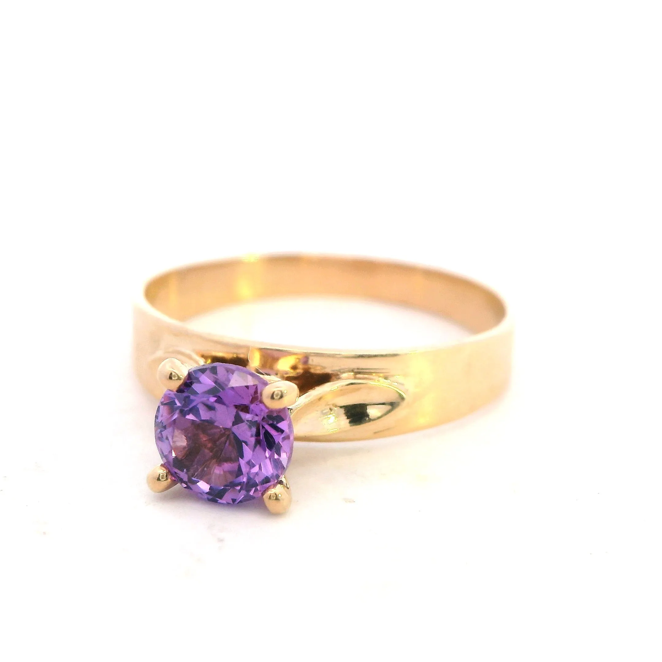 Elegant Yellow Gold Synthetic Pink Sapphire Ring - Modern and Chic
