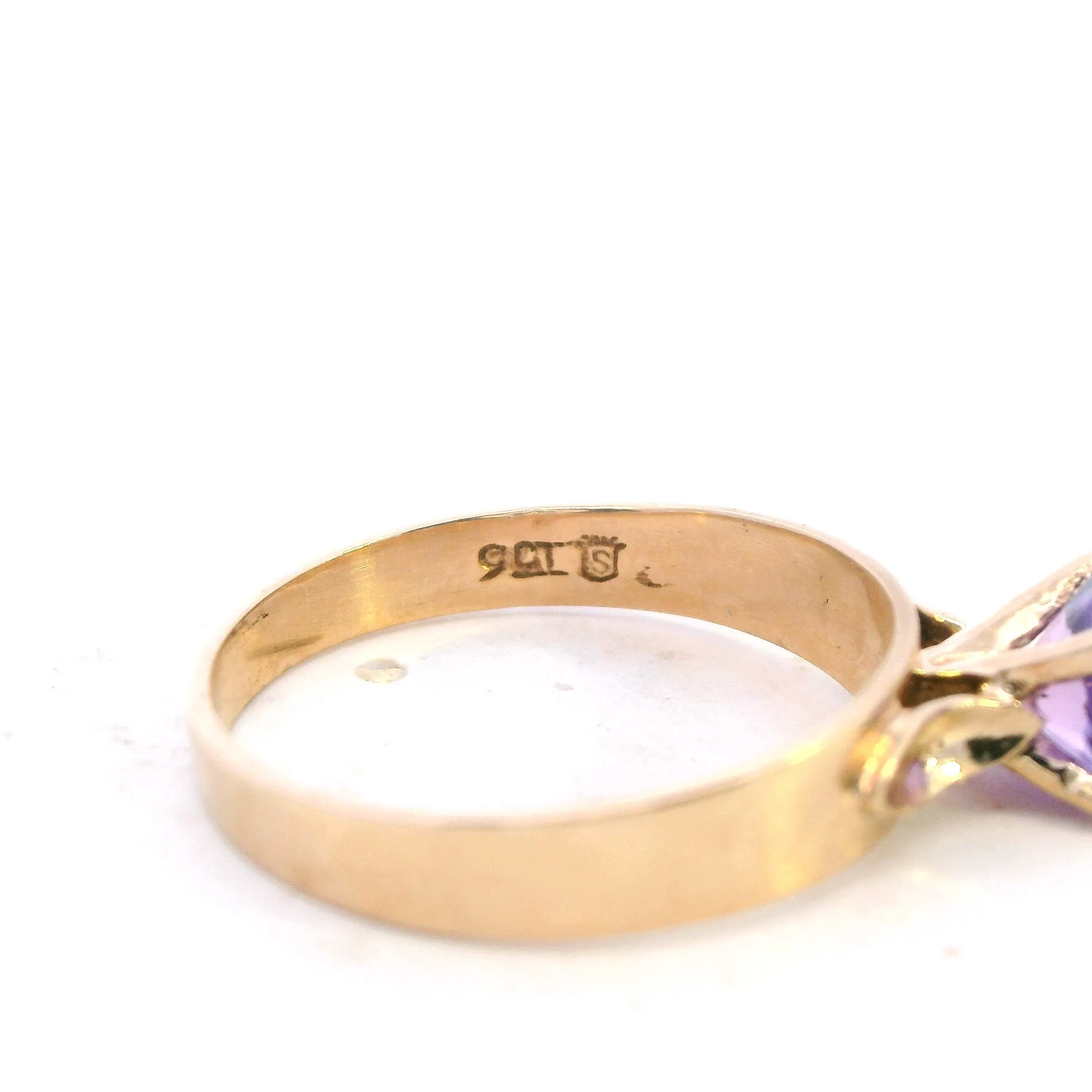 Elegant Yellow Gold Synthetic Pink Sapphire Ring - Modern and Chic