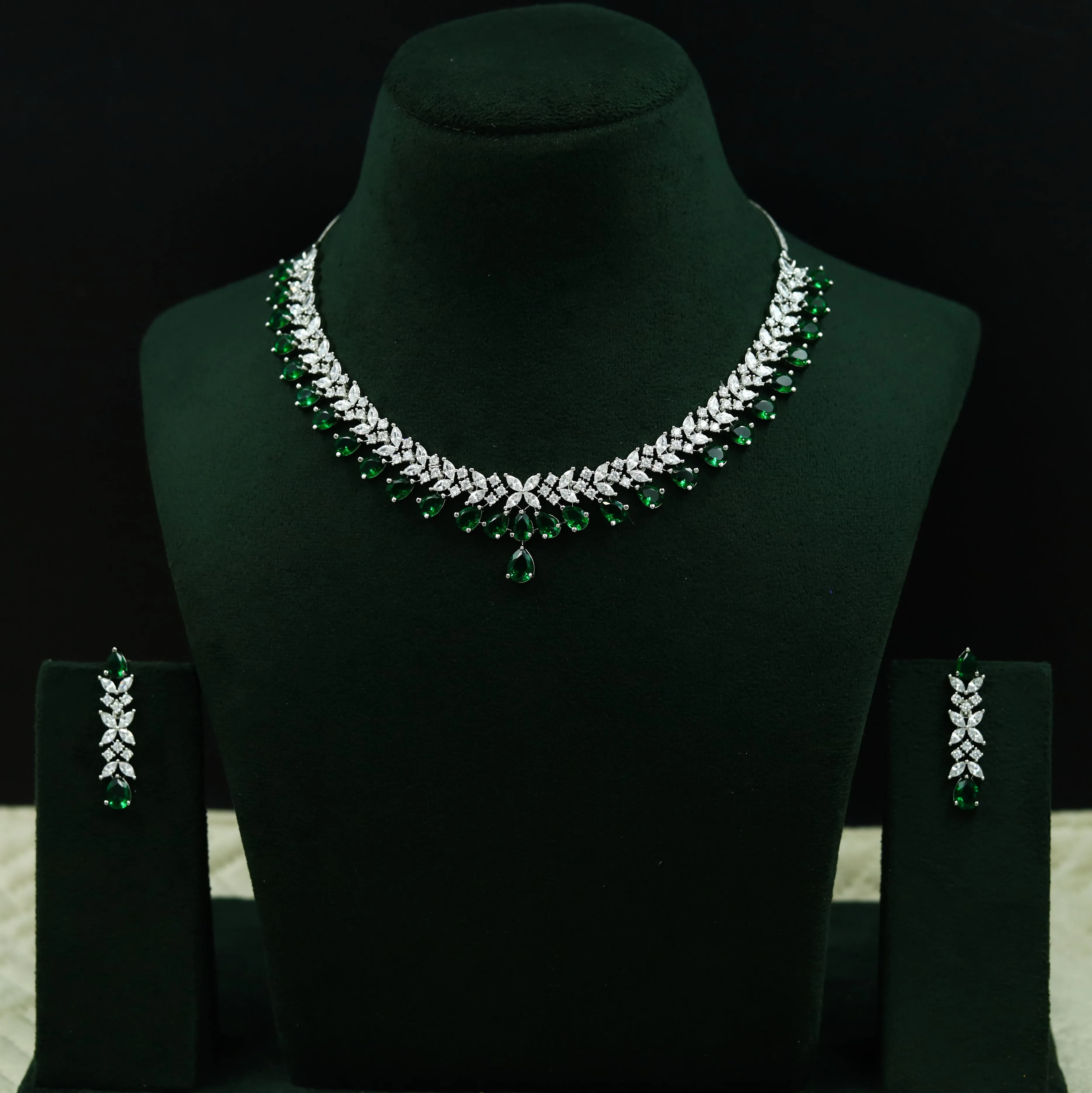 Round Neck Zircon/AD Necklace Set 11907-69