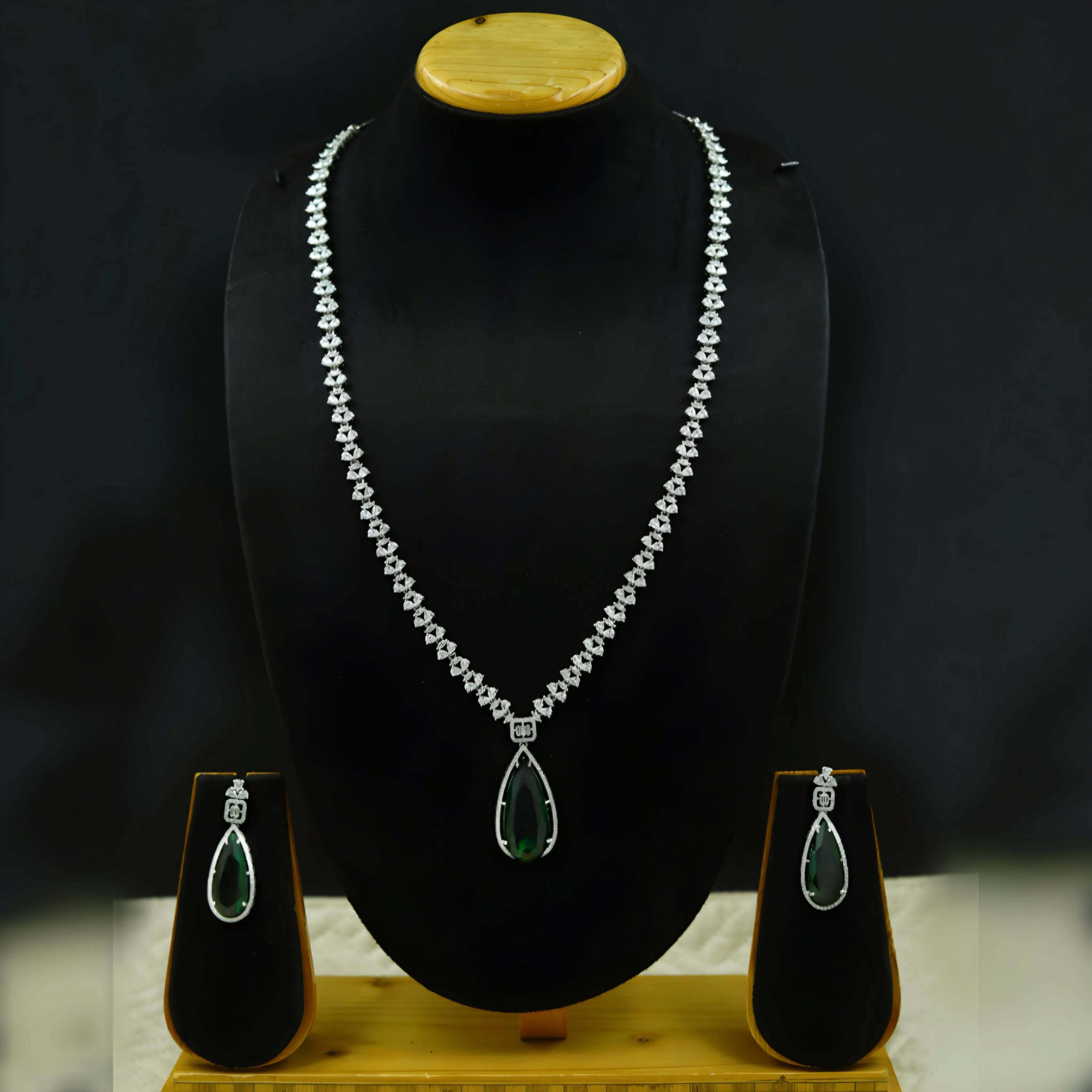 Round Neck Zircon/AD Necklace Set 12538-28